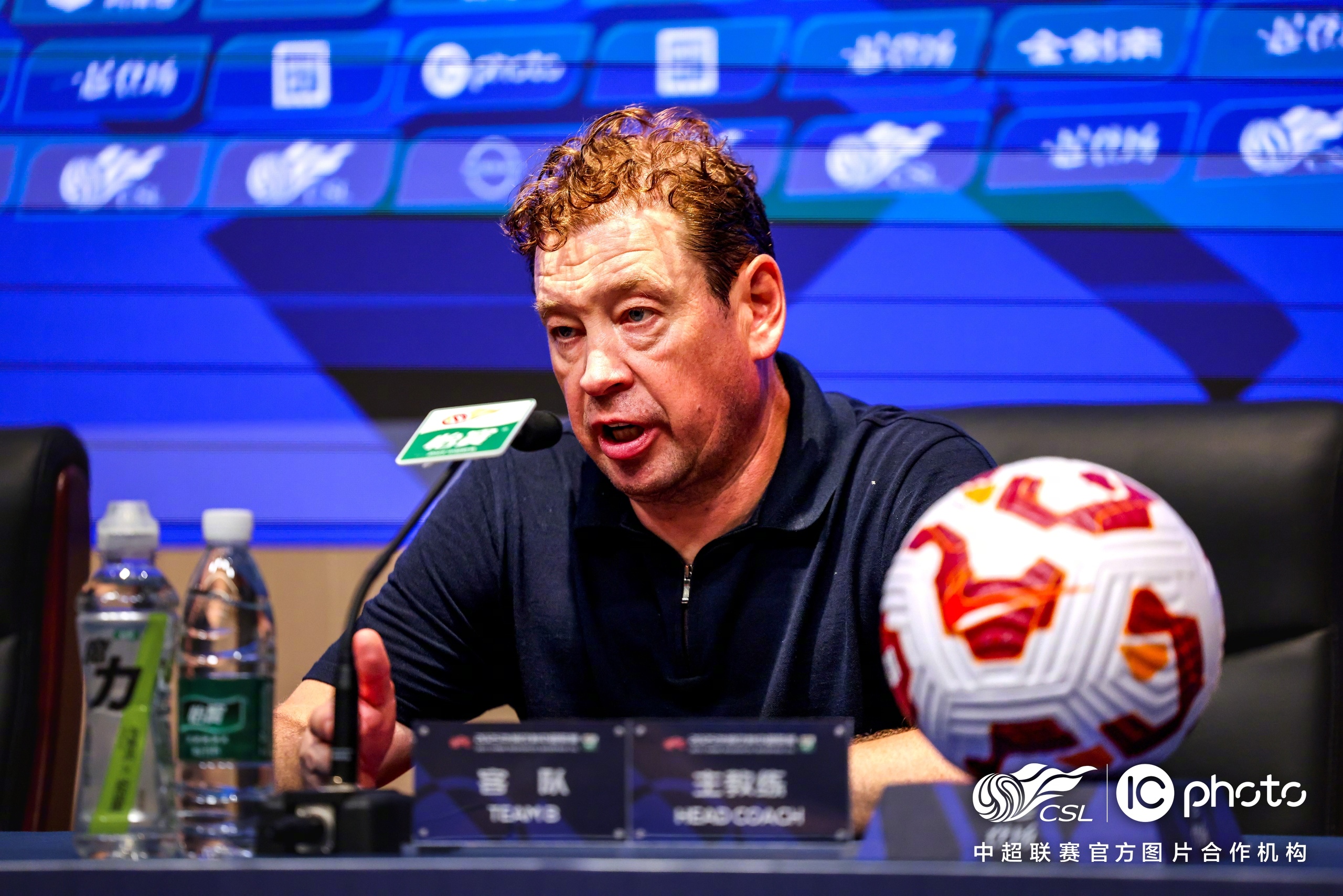 包含赛后足总杯传出新动向，葡萄牙体育主帅复盘，管理层表态：目标明确，资深球员宣示担当的词条