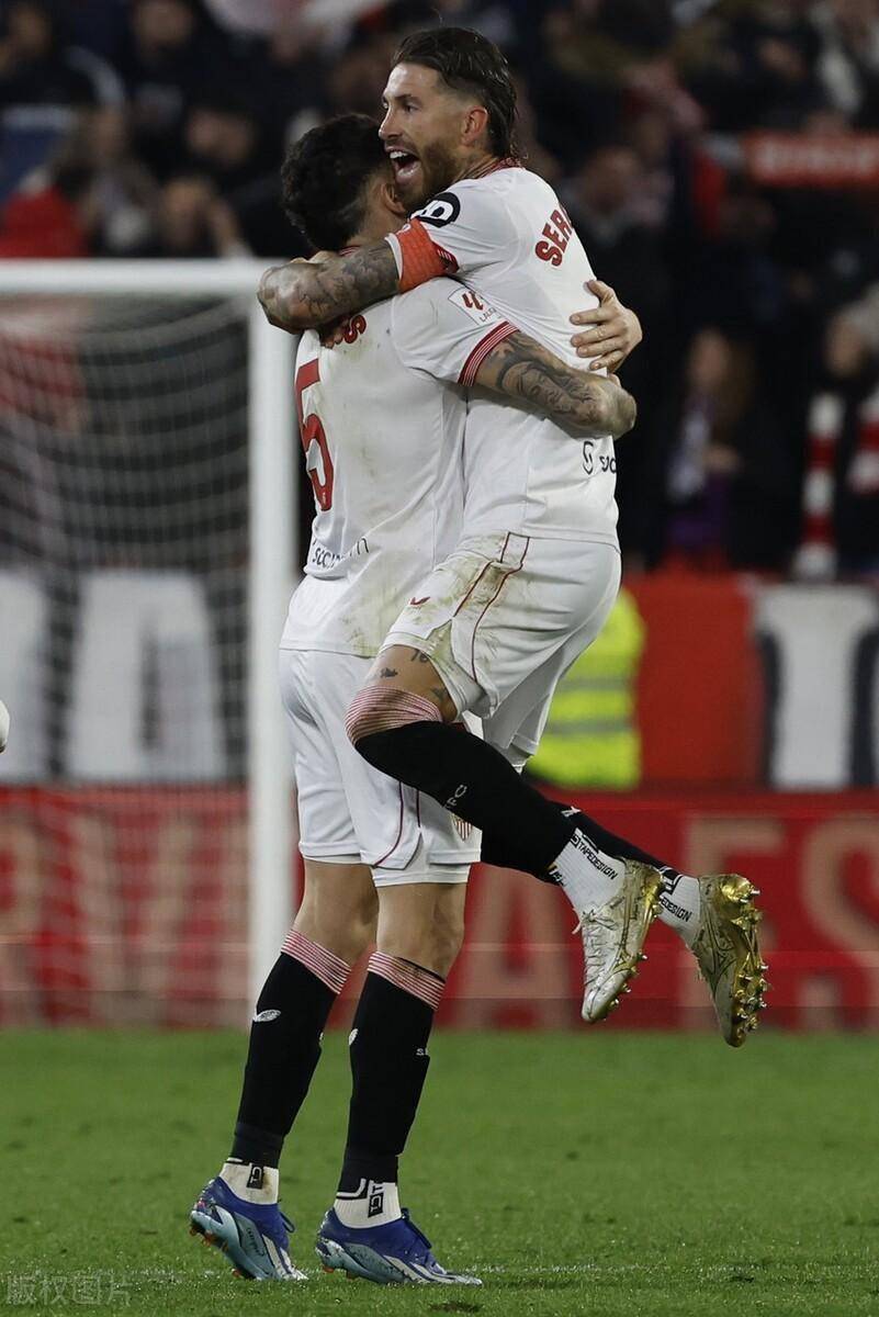 九游下载-窗口期欧联焦点战，塞维利亚内部沟通，压力陡增，临场指挥获称赞的简单介绍