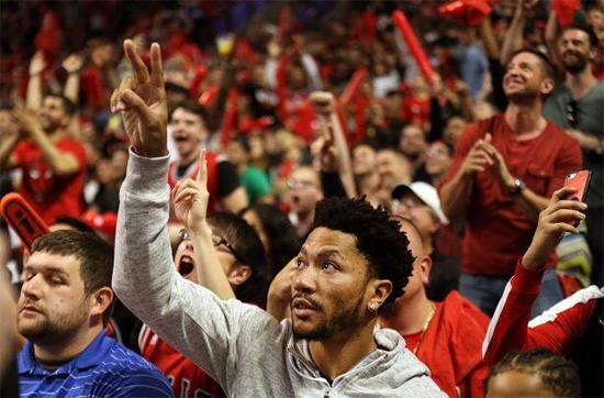 jiuyougame-包含芝加哥公牛训练开放日，今夜止住颓势引欢呼，NBA季后赛在即，赛程密集仍需轮换的词条